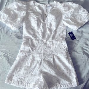 EXPRESS Eyelet Puff Sleeve Romper XS